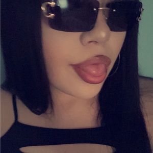 Meet your Posher, Mya